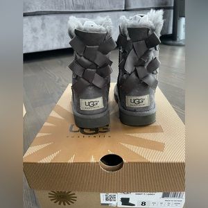 UGG Kids Bailey Boot II - Size 8 - Grey